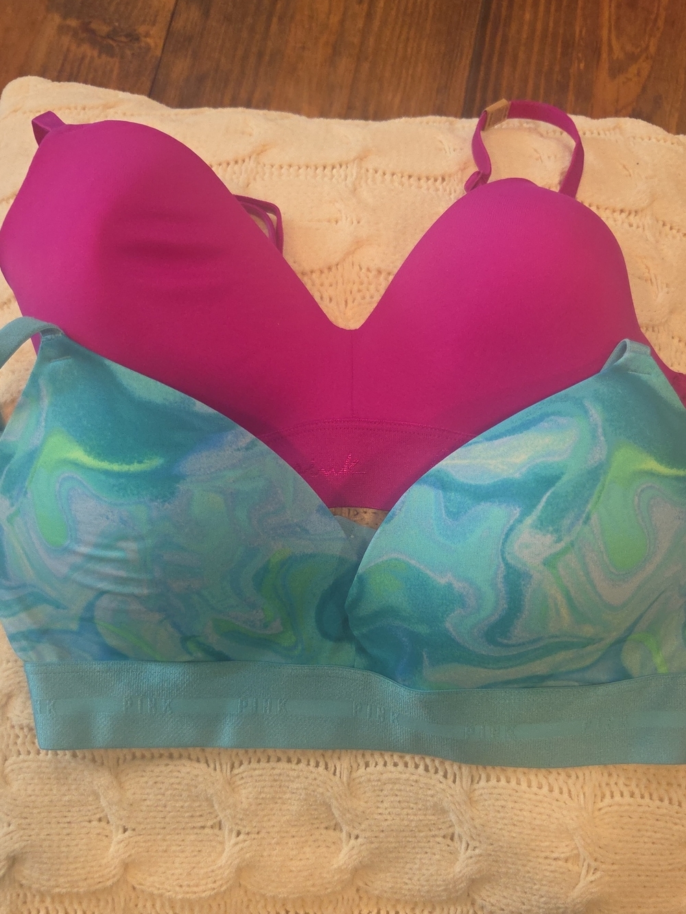 NWT VICTORIA'S SECRET  Seamless T-Shirt Bras - Pink and Aqua Print